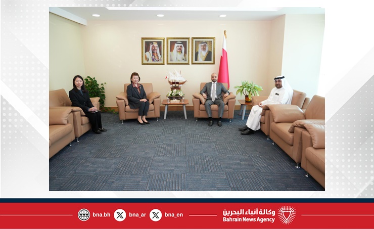 وزير التنمية الاجتماعية يستقبل سفيرة اليابان لدى مملكة البحرين